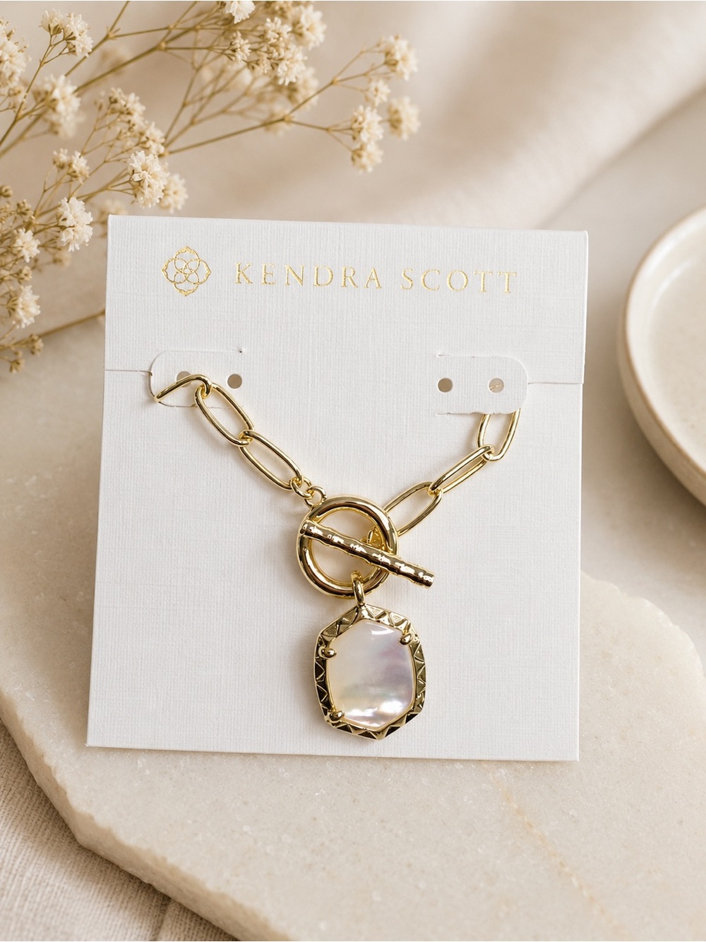 Kendra Scott Toggle Link Bracelet – Gold Tone with Mother of Pearl Charm